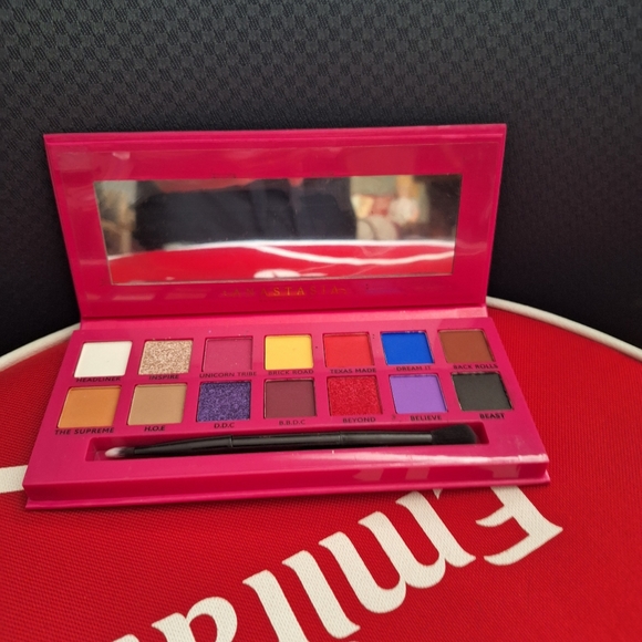 70. ANASTASIA BEVERLY HILLS ALYSSA EDWARDS PALETTE... - Picture 2 of 4